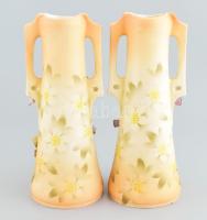 2 db fajansz virágos váza plasztikus. Jelzés nélkül, kis lepattanásokkal 24 cm