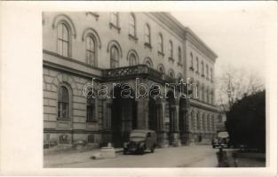 1949 Wien, Vienna, Bécs; Psych. Neurolog. Univ. Klinik / psychiatry and neurology university clinic, hospital, automobiles. photo