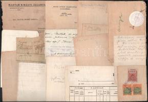 cca 1900-1940 Vegyes régi okmány tétel anyakönyvi kivonatok, okmánybélyegekkel, benne két fotó, egy ...