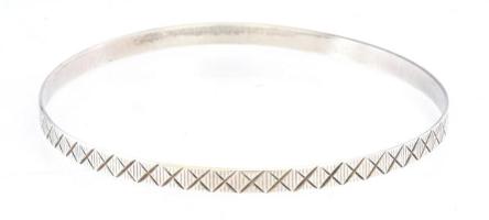 Ezüst(Ag) mintás karperec, jelzett, d: 7 cm, nettó: 6,4 g