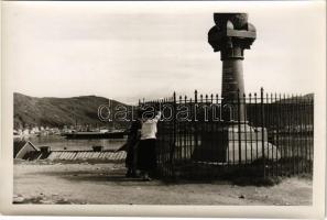 Hammerfest, Meridianstotten / monument. photo (non PC)