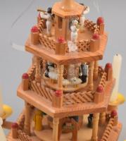 Karácsonyi zenélő  dísz körhinta, gyertya láng hajtja. faragott fa, m: 39 cm