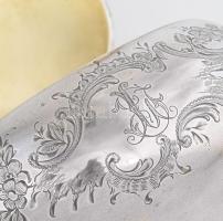 Ezüst(Ag) ovális, virágmintás cukordoboz, jelzett, 11,5×9,5×10 cm, nettó: 200 g