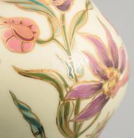 Zsolnay virágmintás váza, jelzett, hibátlan, m: 18 cm