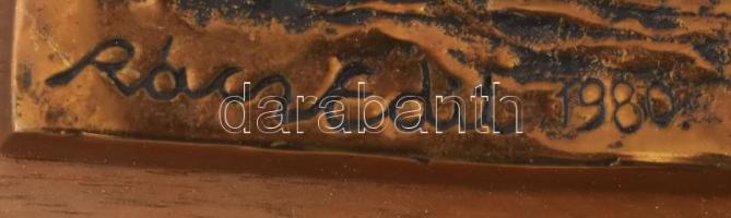 Rácz Edit (1936-): Fantáziajelenetes bronz plakett Weöres Sándor verssoraival, fa lapon, jelzett, 29...