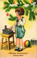 1935 Boldog karácsonyi ünnepeket / Christmas greeting art postcard with boy and radio (fa)