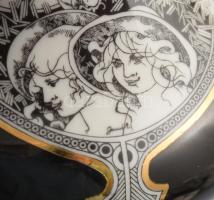 Hollóházi Jurcsák László által tervezett mintával díszített porcelán váza, matricás, jelzett, minimá...