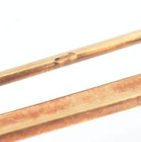 Bross. 14K arany (Au), gyönggyel. Jelzett br 2,87 g 6 cm