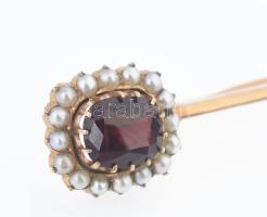 Bross. 14K arany (Au), gránáttal és gyöngyökke. Jelzett br 4,43 g 6 cm