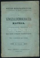 A szocziáldemokráczia kátéja. Kérdésekben és feleletekben. II. rész. Igaz tanok a magyar munkásnépnek. Irta: a munkások igaz barátja. Magyar Munkáskönyvtár IX. füzet. Bp., 1895, Népszava (Gutenberg-ny.), 24 p. A Magyarországi Szociáldemokrata Párt politikai röpirata. Kiadói papírkötés, kissé viseltes állapotban, foltos borítóval, kis lapszéli szakadásokkal, korabeli tulajdonosi bejegyzésekkel. (Ritka!)