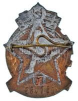 1950. "MHK (Munkára Harcra Kész)" zománcozott fém kitűző, hátoldalán sorszámmal (~31x22mm)...