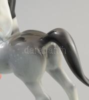 Hollóházi lovagló betyár. Kézzel festett jelzett, hibátlan, m: 26 cm