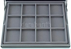 Érmetartó kazetta egy kivehető tálcával, összesen 24db, 50x50mm-es férőhellyel. Használt, de jó álla...