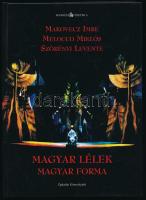 Makovecz Imre - Melocco Miklós - Szörényi Levente: Magyar lélek, magyar forma. (Aláírt!) Manréza-füzetek 5. Bp., 2007, Éghajlat. Kiadói kartonált papírkötés. A könyv egyik szerzője, Makovecz Imre (1935-2011) Kossuth- és Ybl Miklós-díjas építész, a Magyar Művészeti Akadémia alapítója által aláírt példány.