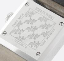 Swarovski női karóra. Kristályokkal díszített kvarc szerkezettel, bőr szíjjal, jelzett, működik. 25x...