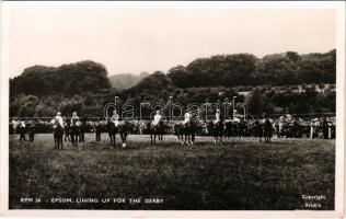 Epsom, Lining up for the derby, horse race, jockeys