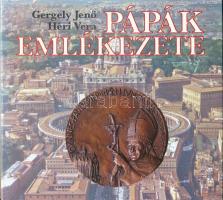 Gergely Jenő - Héri Vera: Pápák emlékezete. Pápai érmek, rendjelek, kitüntetések és pénzek, Unikornis Kiadó. A kötet rendkívül jó állapotban, de sérült külső védőborítóva