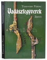 Temesváry Ferenc: Vadászfegyverek. Bp., 1992, Zrínyi Kiadó. Gazdag képanyaggal illusztrált. Kiadói félvászon kötés, kissé szakadt kiadói papír védőborítóban.