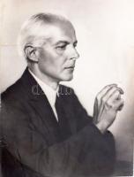 Rónai Dénes (1875-1964): Bartók Béla zeneszerző nagyméretű portréja, 1936. Eredeti zselatinos ezüst nagyítás. Ragasztott beszakadásokkal, 30x40 cm