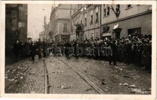 1938 Kassa, Kosice; bevonulás, Horthy Miklós és felesége Purgly Magdolna, Kemény Gy. üzlete, "Éljen Horthy! Éljen Imrédy! Éljen Kánya!" / entry of the Hungarian troops + "visszatért" So. Stpl (fa)