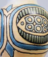 Gálffy Ildikó (1962-): Virág mintás váza, mázas kerámia, jelzett, hibátlan 16 cm