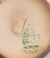 Gránit emlékbögre, a Királyi vár ábrázolásával, jelzett, sérült, m: 9,5 cm