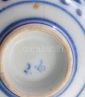 6 darab kínai porcelán tárgy, szakés csésze, pálcikatartó, jelzett, egyiken repedéssel