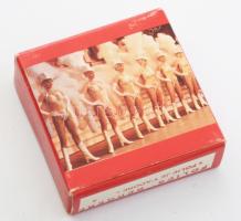 Folies Bergere erotikus diák, dobozban