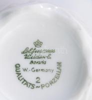 6 darab porcelán reggeliző szett: csésze alátéttel és desszertes tányér. Jelzett, kopással, közte ri...