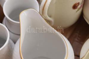 12 darab klf porcelán tejkiöntő, jelzettek, közte minőségi, jó darabokkal, hibátlan