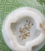 Japán porcelán katonai szakés csésze. cca 1940-1944, gyalogság, a japán udvariasság szó mellett zász...