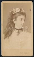 cca 1872 Női portré, keményhátú fotó Borsos József pesti műterméből, foltos, 10,5×6,5 cm