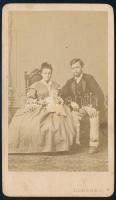 cca 1869 Családi portré, keményhátú fotó Borsos József pesti műterméből, 10×6 cm