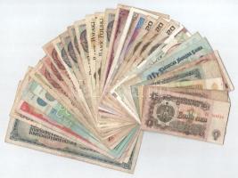 30db-os vegyes külföldi bankjegytétel, benne Lengyelország, NDK, Ausztria, Szerbia, stb. T:F,VG
30p...