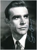 cca 1965 Sean Connery (1930-2020) skót színész aláírása az őt ábrázoló fotón