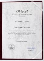 2009 Grétsy László (1932-2024) nyelvész Professor Emeritus címet adományozó oklevele az ELTE szenátusa nevében. Dísz mappában.