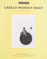 Katherine Ware: In focus: László Moholy-Nagy. Photographs from the J. Paul Getty Museum. 1995, Paul Getty Museum, kiadói papírkötés, angol nyelven. Moholy-Nagy László művészfotóiról szóló gazdagon illusztrált szakmai kiadvány.