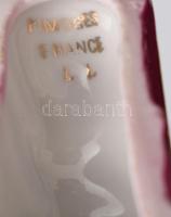 Limoges porcelán madár, oldalán historizáló jelenettel, jelzett, m: 11 cm