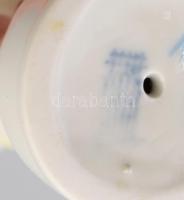 Zsolnay virágszedő lány, kézzel festett porcelán. Jelzett, hibátlan, m: 14cm