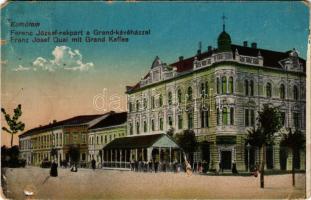 Komárom, Komárno; Ferenc József rakpart a Grand kávéházzal. Vasúti levelezőlapárusítás / Franz Josef Quai mit Grand Kaffee / street, café (b)