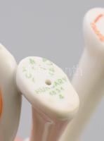 Hollóházi fiúcska karikával. Kézzel festett, jelzett, hibátlan terv: Őz-Szabó Antónia. 9 cm