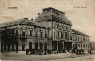 1911 Jászberény, Lehel szálloda és kávéház, piac. Pesti Péter kiadása (b)