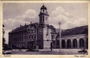 1935 Szolnok, Tisza szálloda, automobilok (fl)