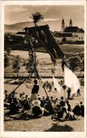 1941 Csíksomlyó, Sumuleu Ciuc; Búcsú. Andory Aladics Zoltán mérnök felvétele / Catholic fest with flags (fl)