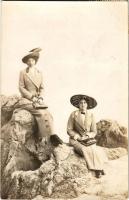 1913 Abbazia, Opatija; hölgyek / ladies. M. Stark photo