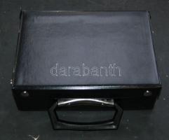 Kisalakú éremtartó koffer 7db tálcával, 4x24, 1x20, 2x12 férőhellyel, jó állapotban
