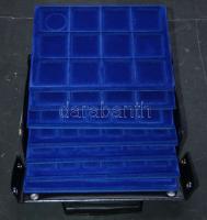 Kisalakú éremtartó koffer 7db tálcával, 4x24, 1x20, 2x12 férőhellyel, jó állapotban