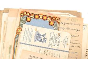 cca 1900-1940 Kb 100 db céges fejléces számla, levélpapír, benne néhány meghívó és egyéb nyomtatvány...