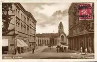 Helsinki Kaivokatu avenue with central railway station and Hotel Comfort (fa)