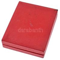 ~1960. "Kiváló szövetkezeti munkáért" zománcozott kitüntetés miniatűrrel, eredeti dobozban...